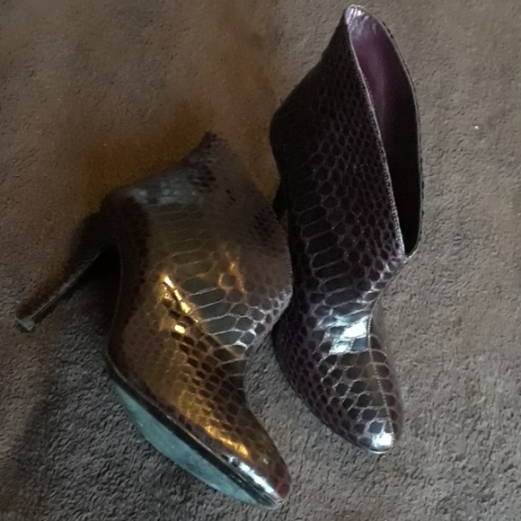 Vince Camuto - Picture 1 of 4